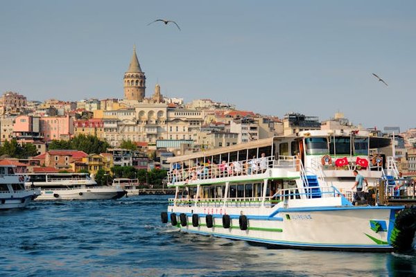 Quelles croisières permettent de découvrir les traditions artisanales au Maroc?